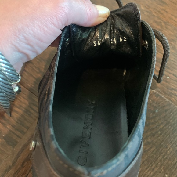 Givenchy Sneakers - Picture 4 of 5